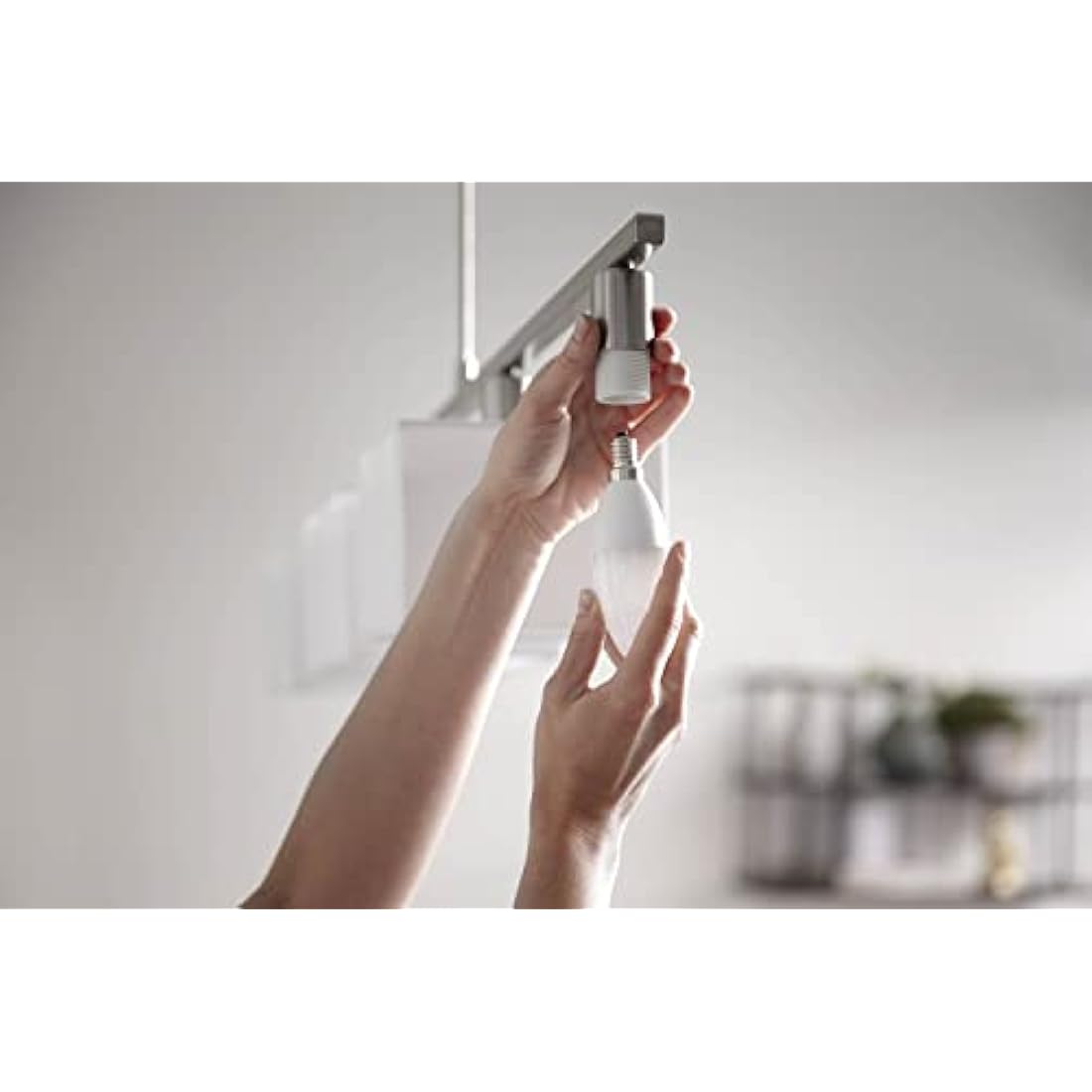 Philips Hue White and Colour Ambiance Smart Light Bulb [E14 Small Edison Screw] with Bluetooth. Works with Alexa, Google Assistant and Apple Homekit