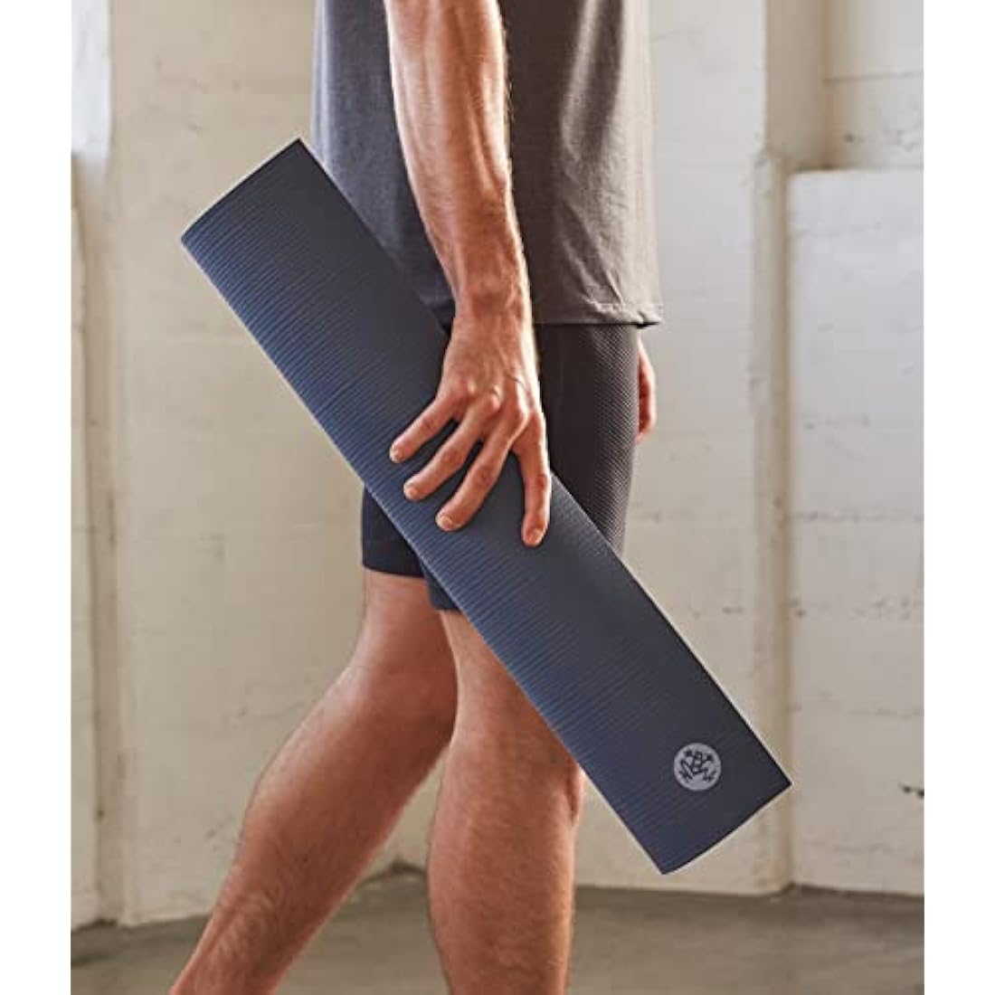 Manduka PRO Yoga Mat – Premium 6mm Thick Mat, High Performance Grip, Ultra Dense Cushioning for Support and Stability in Yoga, Pilates, Gym and Any General Fitness
