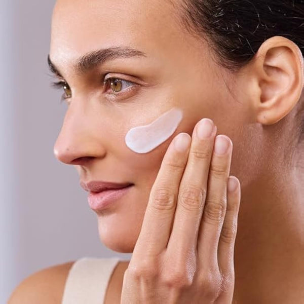 Evolve Organic Beauty - Daily Renew Facial Cream with anti-ageing Peptides, Hyaluronic Acid, vitamin E | Certified Organic Vegan Clean Beauty (2 oz | 60 mL) - For Normal to dry skin