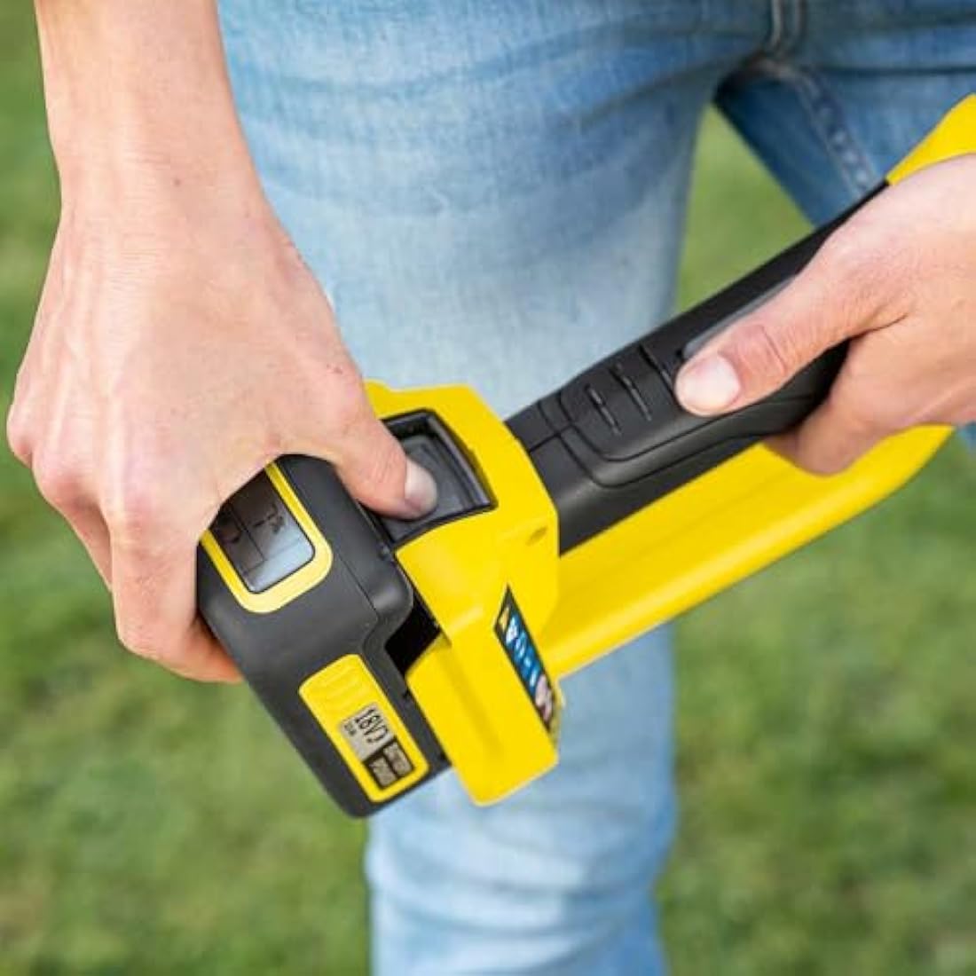 Kärcher 18v Cordless Pole Hedge Trimmer PHG 18-45, cutting length: 45 cm, extension insert, angled cutting head, power: max. 250-500 m, can be used with Kärcher 18v battery, battery not included