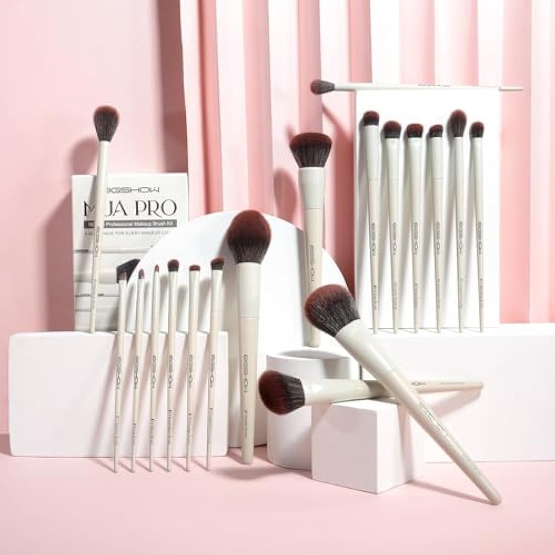 EIGSHOW MUA Pro Makeup Brush Set 18 Pcs Professional Brushes For Foundation Concealer Blush Eyebrow Gift Choice Fit for Professional Makeup Artist(Beige)