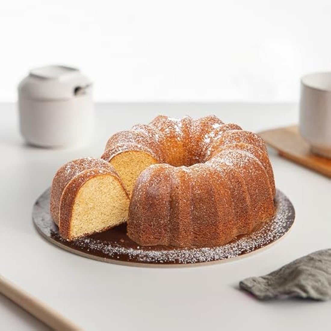 Erreke Cake Tin, Fluted Cake Tin, Ring Cake Mould, Cook Evenly, Double Non Stick Layer, Highly Durable Cast Aluminium, Rose Gold, 24cm Diameter, 2.0 Liter Capacity, Cake Mould, Flow