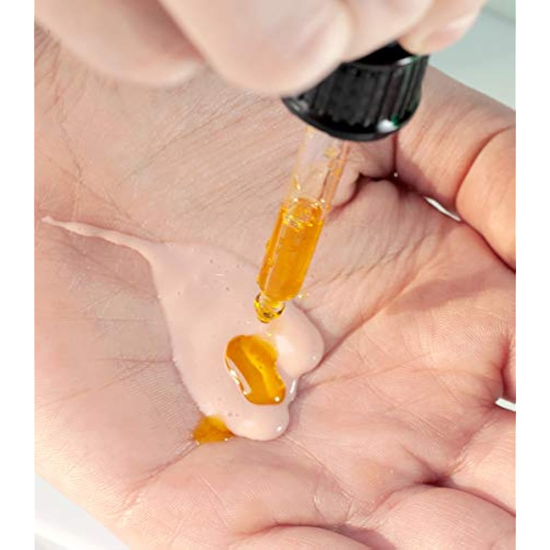 MADARA Organic Skin Care SUPERSEED Radiant Energy Facial Oil – Brightening & Radiance-Boosting Oil for Dull & Tired Skin, 30ml