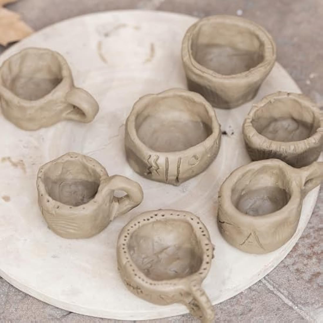 Caydo 2KG Air Dry Clay Pottery Kit for Beginners and Adults - DIY Craft Set with 5 Pottery Template Kit, Tools, Acrylic Paints, Varnish and Step-by-Step Guide - Ideal for Ceramic Kit and Gift