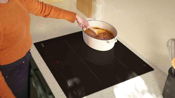 Samsung Slim Fit Induction Hob NZ64B4015FKU1 with Oval Ring and Remote Monitoring, Black