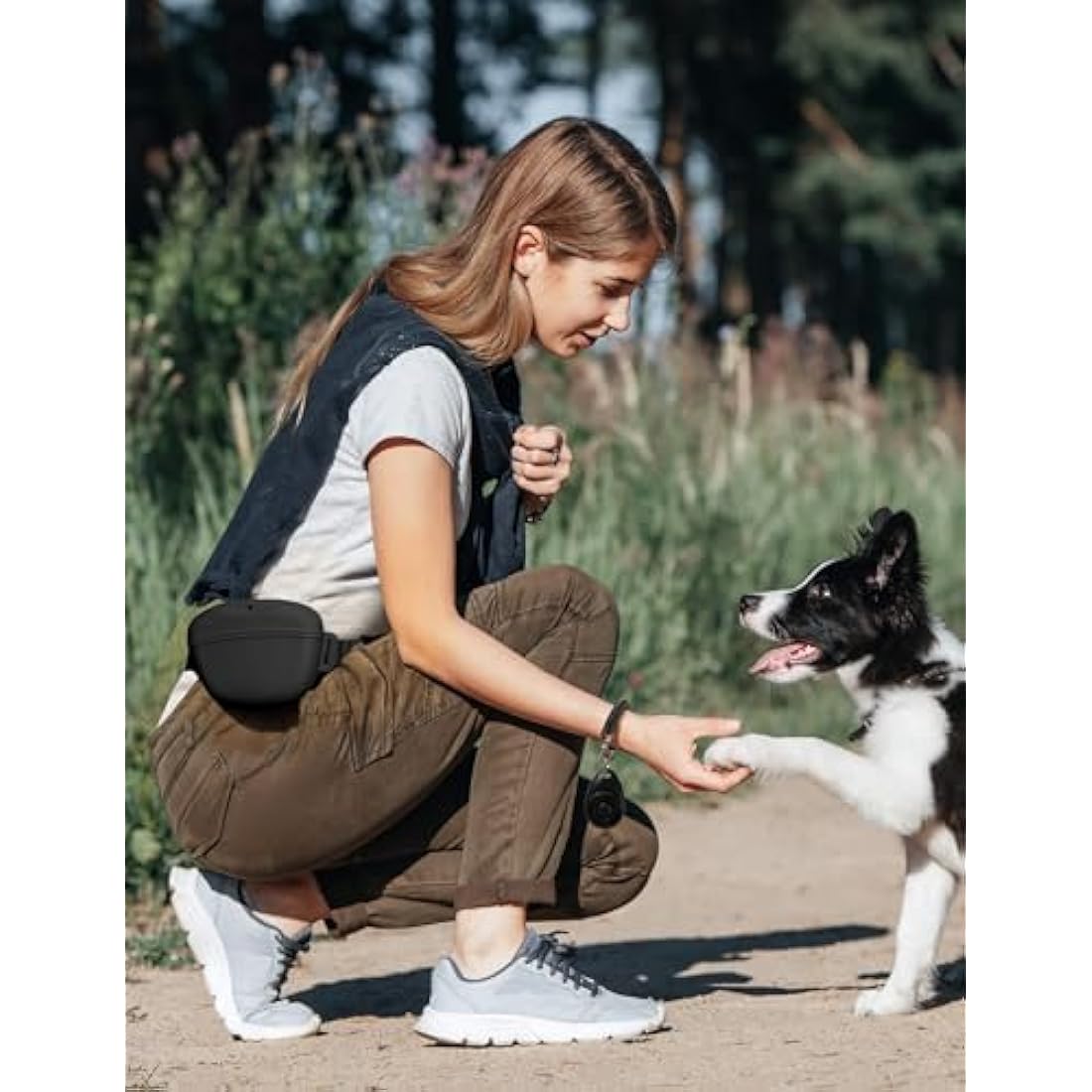 heouvo Dog Treat Pouch with Training Clicker, Upgrade Stronger Magnetic Closure to Avoid Spilling, 1.67 Cup Silicone Treat Bag Fanny Pack with Waist Belt for Pet Training Walking (Black)