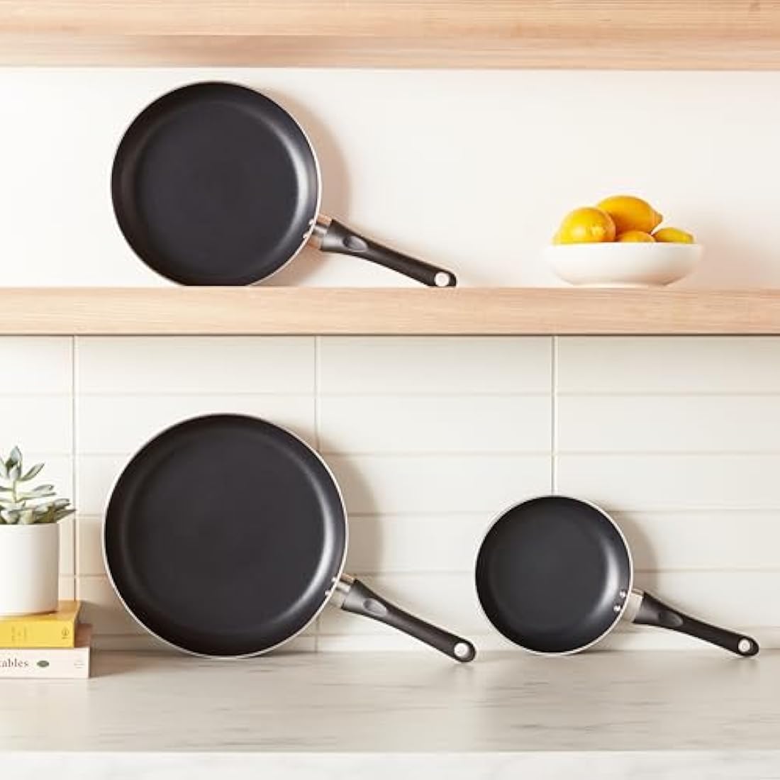 Amazon Basics 3-Piece Non-Stick Frying Pan Set, 20 cm, 25 cm, and 30 cm, Variety Pack, Black