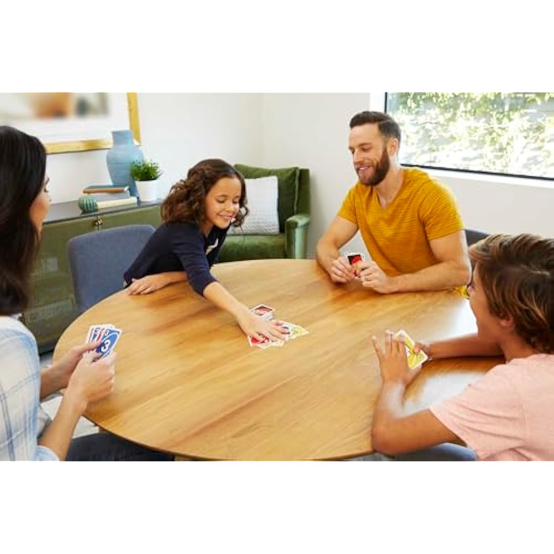 Mattel Games UNO Deluxe, Classic Card Game for Kids and Adults for Family Game Night, Use as a Travel Game or Engaging Gift for Kids, 2 to 10 Players, Ages 7 and Up, K0888