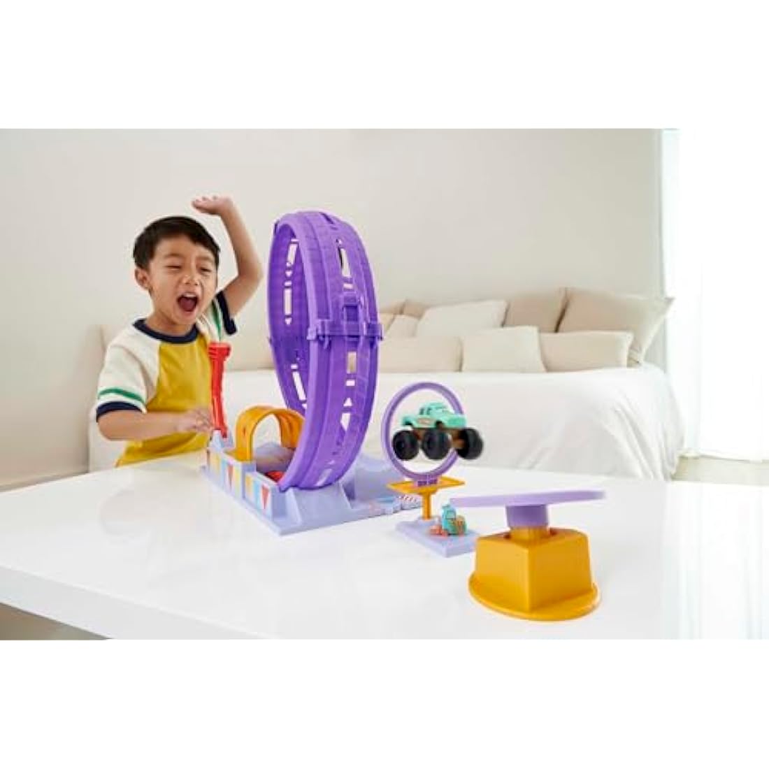 Disney and Pixar Cars On The Road Showtime Loop Playset with Ivy Monster Truck, Launcher and Movable Target, Toy Gift for Kids, HGV73