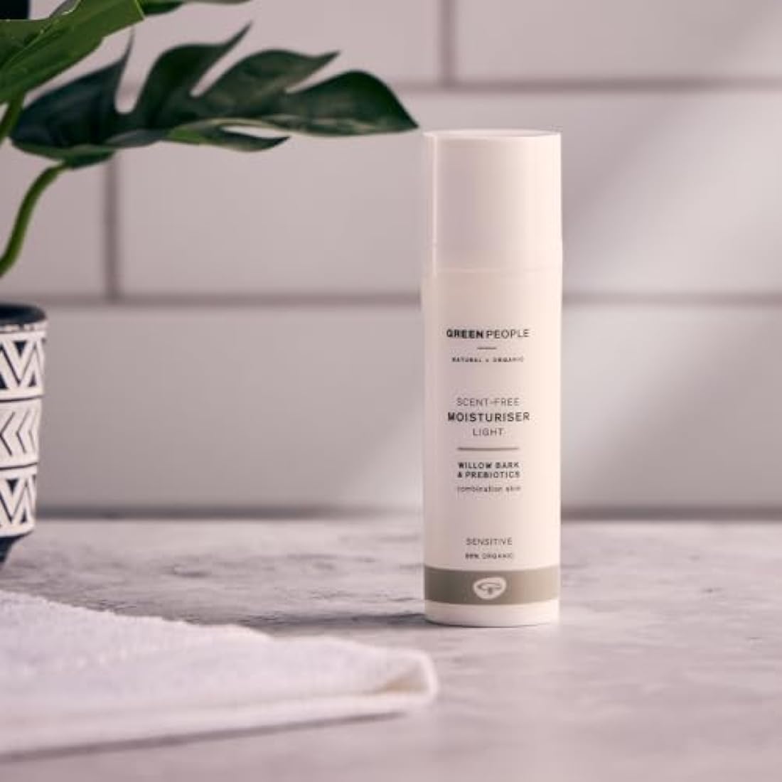 Green People Scent Free Light Moisturiser - Suitable for Sensitive Skin - Organic, Cruelty Free & Vegan, 50ml