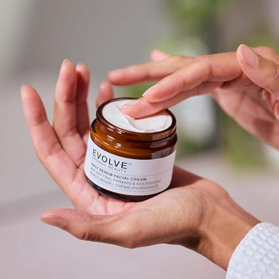 Evolve Organic Beauty - Daily Renew Facial Cream with anti-ageing Peptides, Hyaluronic Acid, vitamin E | Certified Organic Vegan Clean Beauty (2 oz | 60 mL) - For Normal to dry skin