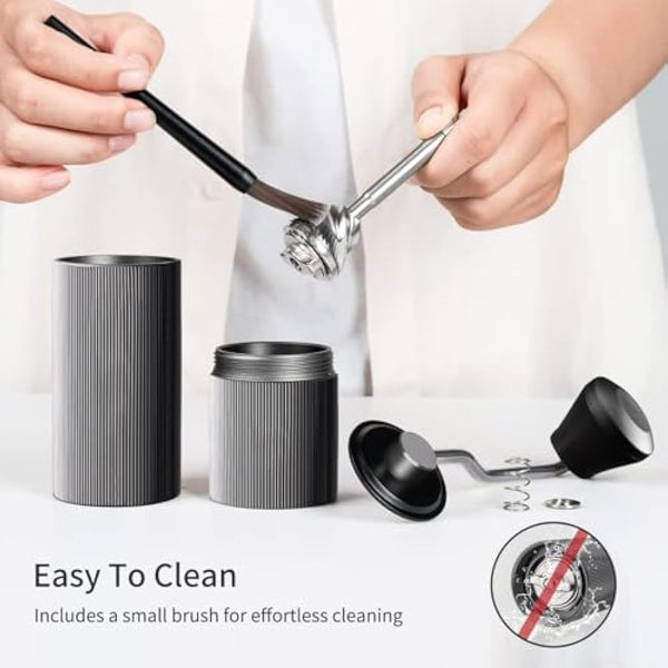 ELMWAY Manual Coffee Grinder – Stainless Steel Burr & Shaft, Dual Bearings, Lightweight Aluminium Body & Handle, Adjustable Grind, ABS Support Frame, Travel Pouch – Silver