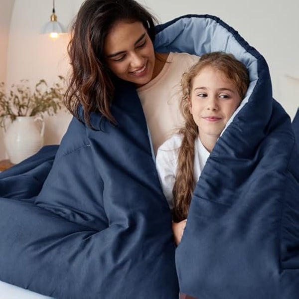 Exclusivo Mezcla 7.5 Tog King Size Duvet All Seasons, Ultra Soft Reversible Coverless Duvet, Lightweight Down Alternative Comforter, 230x220 cm Navy/Blue