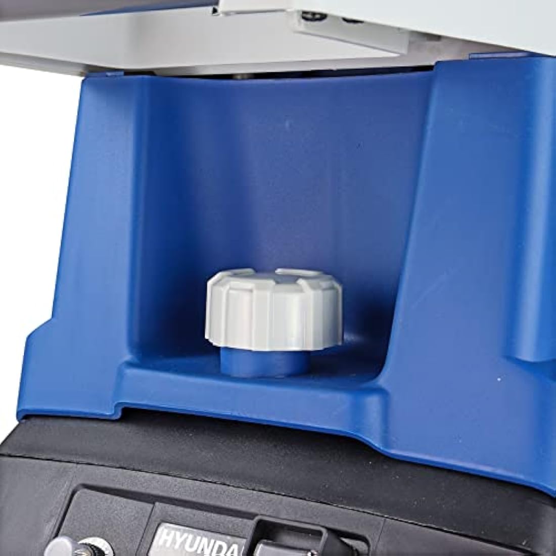 Hyundai Electric Garden Shredder, 2400w, 230v, 4200rpm speed, Portable with 10m Power Cable, Detachable collection bag and 3 Year Warranty