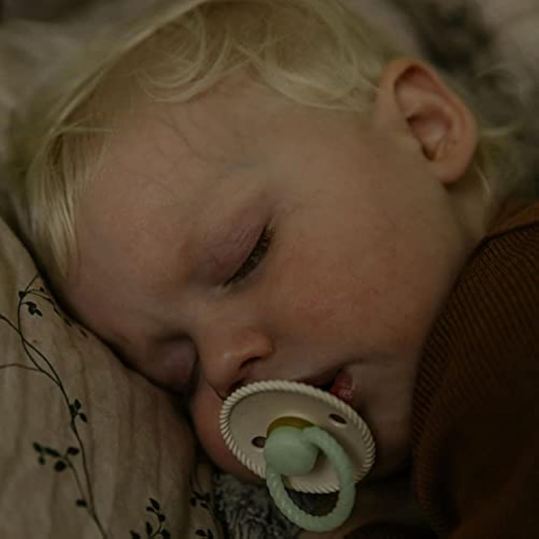 FRIGG Rope Night Latex Pacifier Pack of 2 | Natural Rubber Soother Dummy | Glow | BPA-Free | Made in Denmark | Symmetrical Cherry Shaped Nipple (Twilight Mauve Night/Blush Night, Size 1 (0-6 Months))