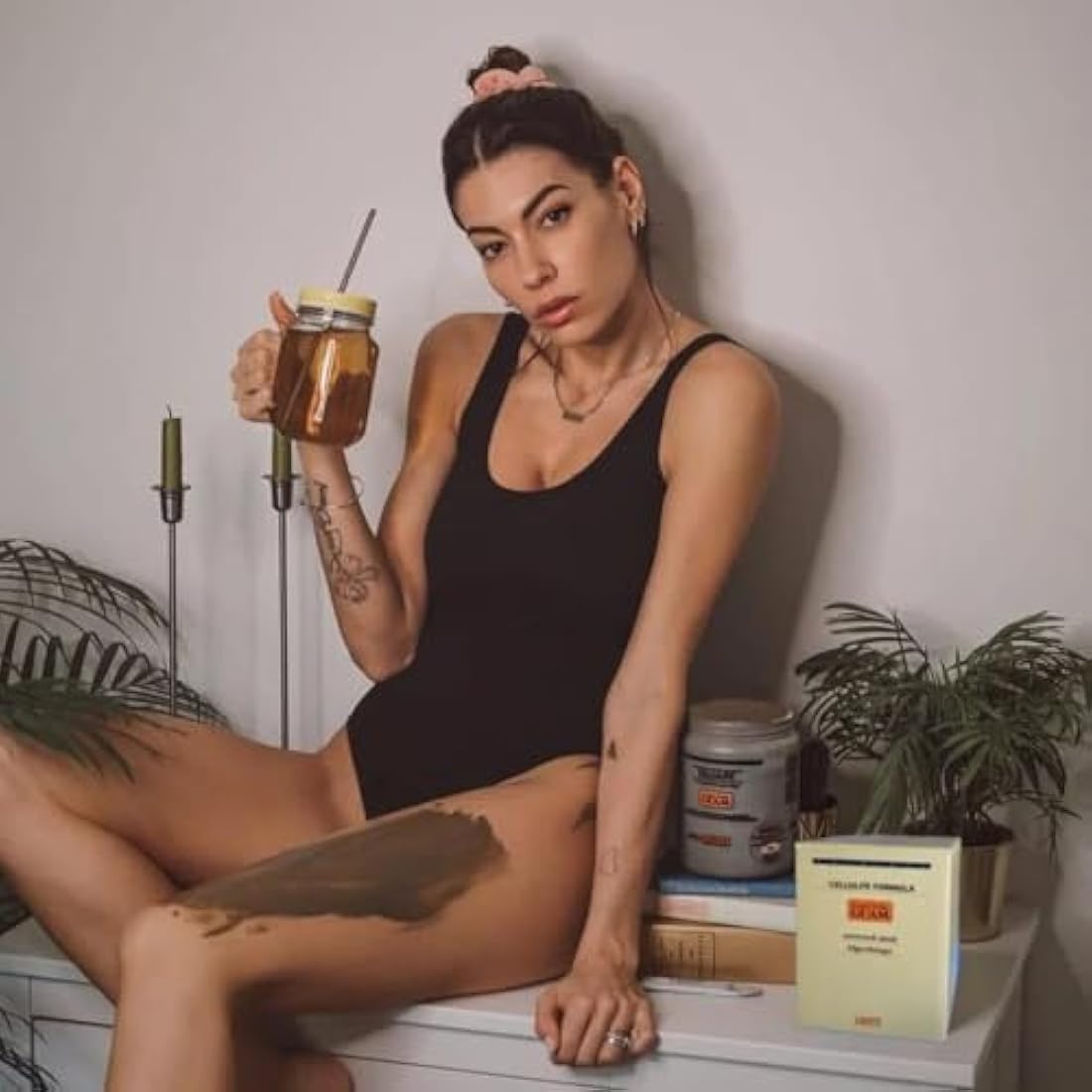 GUAM Seaweed Mud Anti Cellulite Treatment for Legs & Thighs - 500g Natural Tightening Hot Body Mask - Skin Firming Antioxidant Cellulite Remover to Reduce Imperfections, Improves Tone & Elasticity