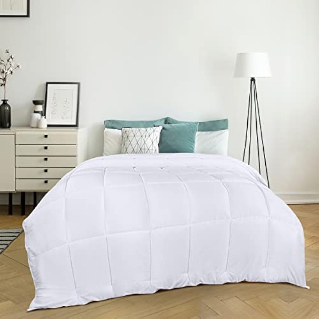 Utopia Bedding 4.5 tog Single Duvet with Corner Tabs, Microfiber Soft Breathable Duvet, Box Stitched All Year Round Quilt 135x200 cm (White)