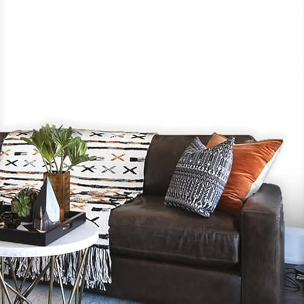 Johnstone's - Washable Paint - Pure Brilliant White - Matt Finish - Emulsion Paint - Highly Durable - Stain Resistant - Non Toxic & Low Odour - 12m2 Coverage per Litre - 2.5L