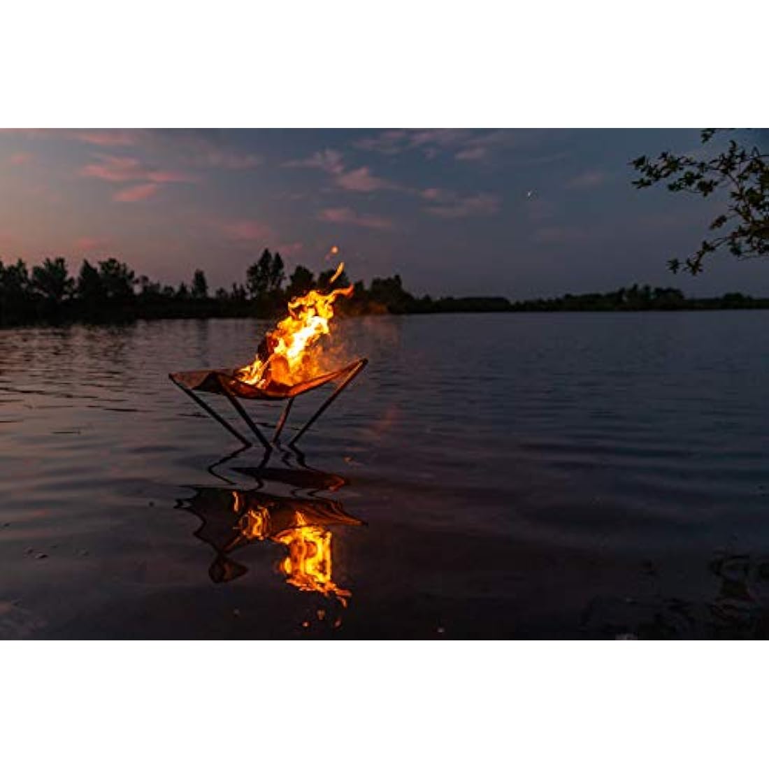 FENNEK HIGHFIRE, Transportable Fire Mesh | Includes Bag | Perfect for Home or Mobile Use | Made of Temperature Resistant Stainless Steel | XL | 60 x 60 x 63 cm (23.6" x 23.6" x 24.8")