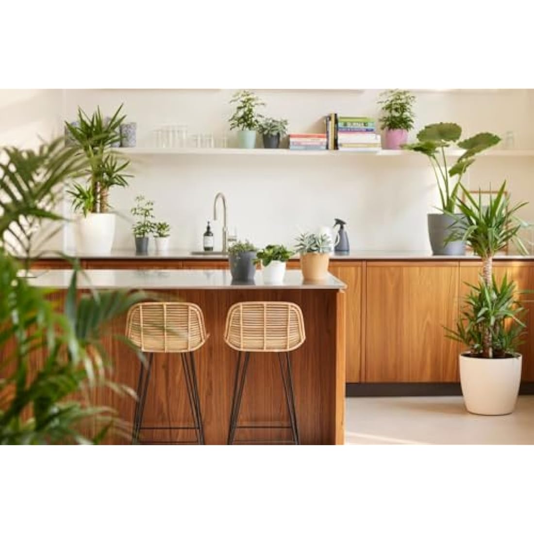 elho Brussels Round 22 - Flower Pot for Indoor - 100% Recycled Plastic - Ø 22.3 x H 20.6 cm - White/White