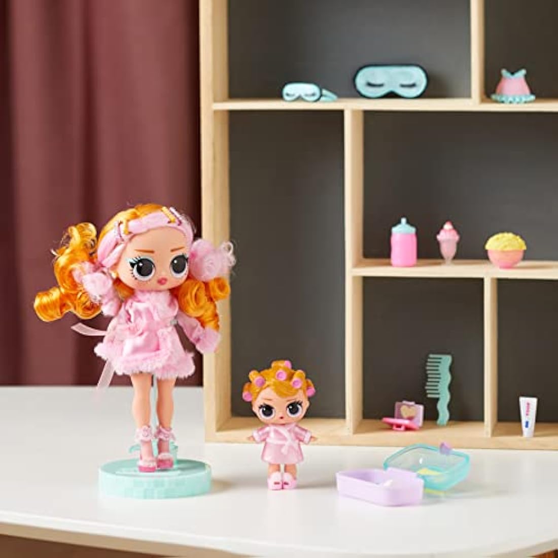 L.O.L. Surprise! Tween Babysitting Sleepover Party - IVY WINKS & BABYDOLL - Unbox 20 Surprises - Includes 2 Dolls with Colour Change Features - Suitable for Kids Ages 4+