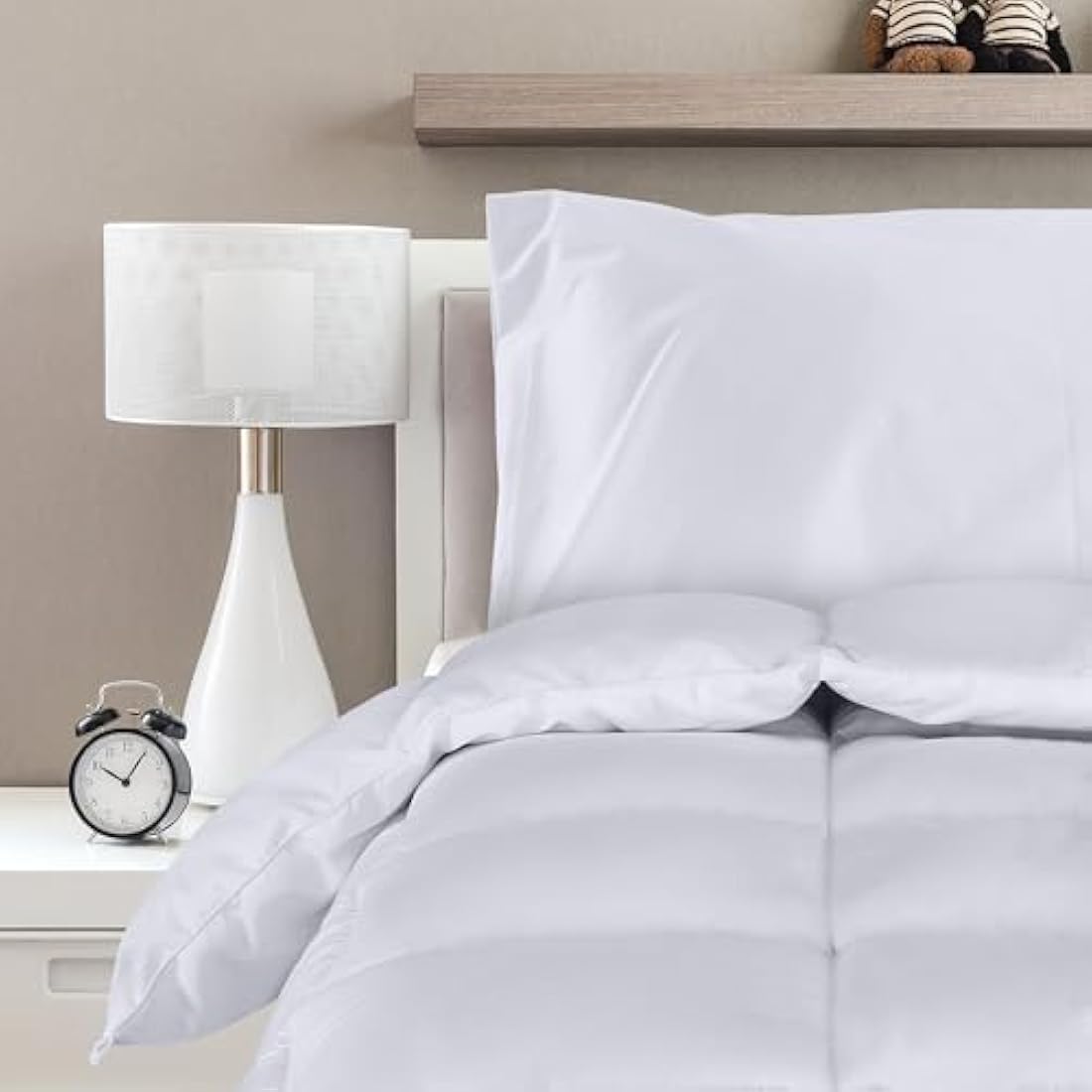 Utopia Bedding 4.5 tog Single Duvet with Corner Tabs, Microfiber Soft Breathable Duvet, Box Stitched All Year Round Quilt 135x200 cm (White)