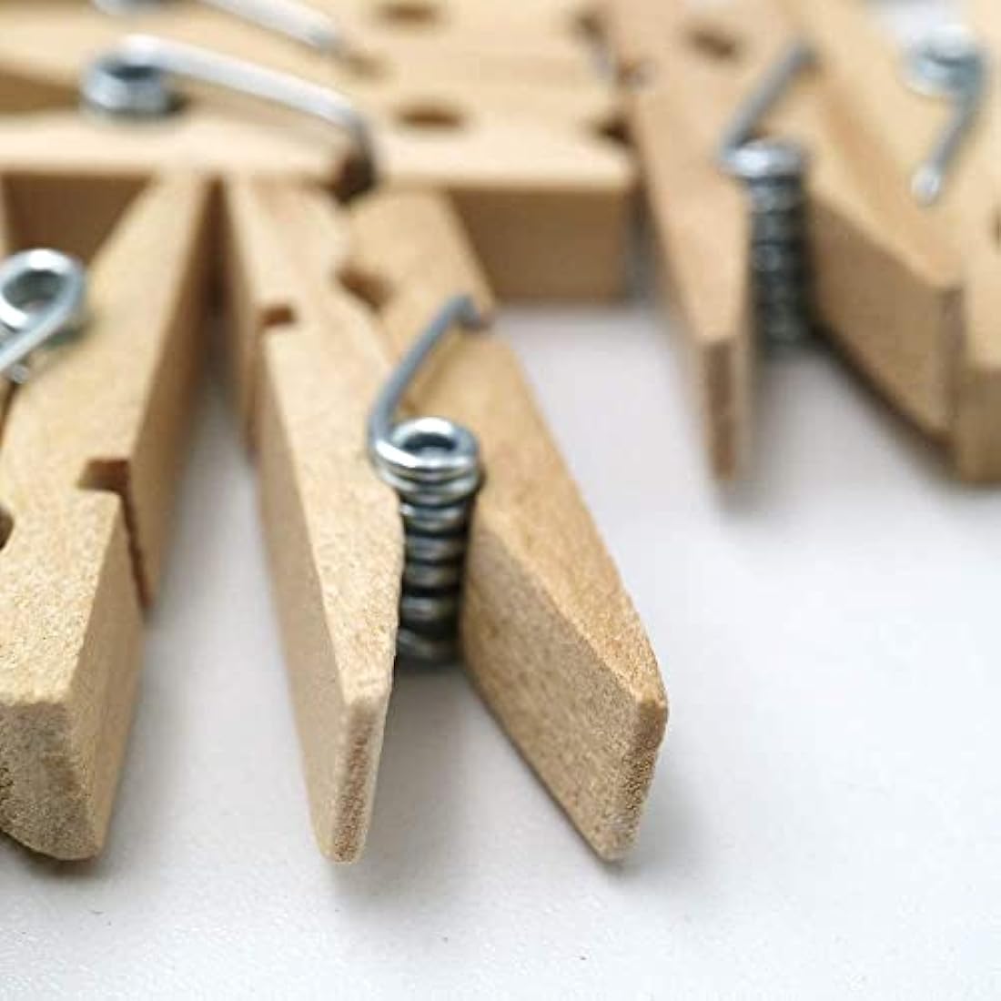 jijAcraft 3.5cm Mini Wooden Pegs: 100Pcs Mini Photos Pegs for DIY Crafts Brown Photo Display Clips Small Wooden Clothes Peg for Hanging Photos Cards