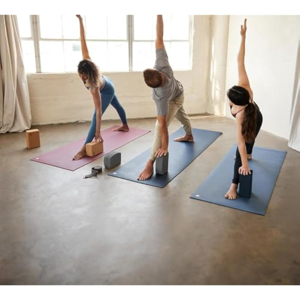 Manduka PRO Yoga Mat – Premium 6mm Thick Mat, High Performance Grip, Ultra Dense Cushioning for Support and Stability in Yoga, Pilates, Gym and Any General Fitness