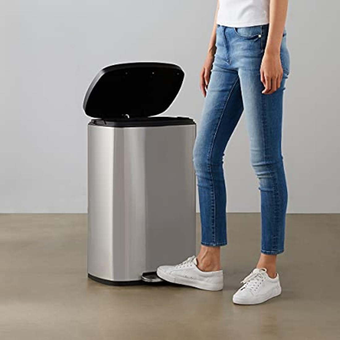 Amazon Basics Rectangular Soft-Close Rubbish Bin with Plastic Lid, 50 Litres, Satin Nickel