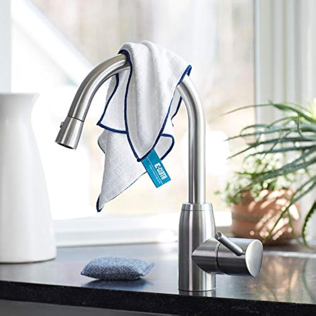 E-Cloth Reusable Paper Towel Replacement Cloth, Premium Microfiber Cleaning Cloths Ideal for Cleaning Up Spills on Countertops, Alternative to Paper Towels, 100 Wash Guarantee, 4 Count