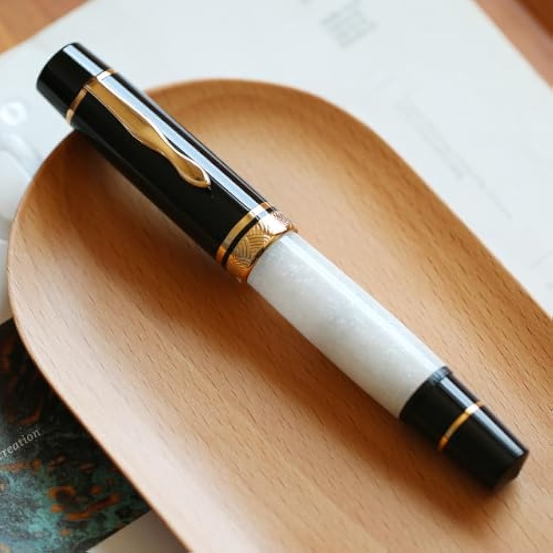 erofa Majohn P139 Fine Nib Resin Fountain Pen, Brass Piston System Large Capacity Writing Pen with Box, Black White