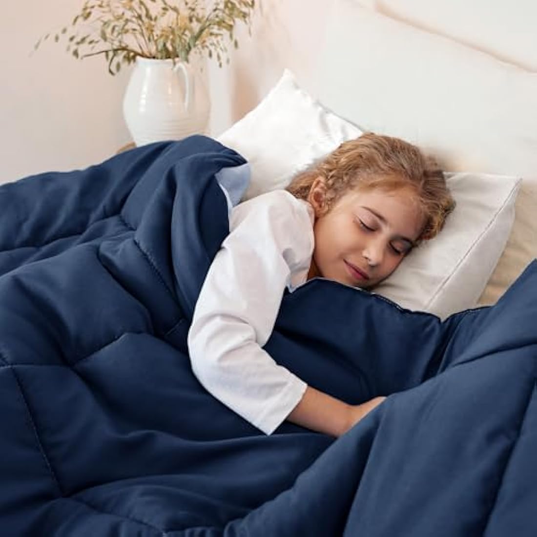 Exclusivo Mezcla 7.5 Tog Double Size Duvet All Seasons, Ultra Soft Reversible Coverless Duvet, Lightweight Down Alternative Comforter, 200x200 cm Navy/Blue