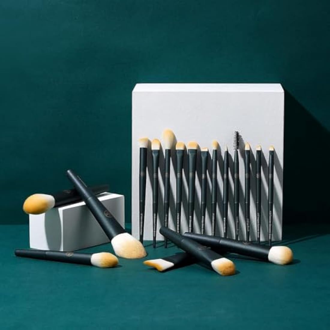 EIGSHOW Makeup Brushes 18pcs Professional Makeup Brush Travel Set with Cylinder 2 Cup Holders, Premium Synthetic Foundation Powder Concealer Blush Blending Eye Lip Gift for women