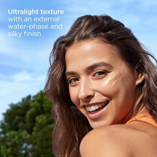 ISDIN Fotoprotector Fusion Water MAGIC GLOW SPF 30 Facial Sunscreen with Ultra-Light Texture and Watery External Phase with Glow Effect, 50 ml