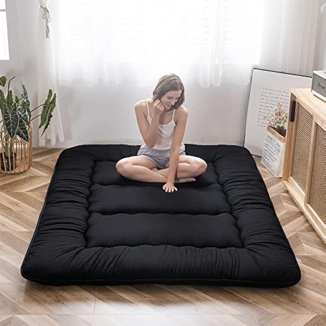 MAXYOYO Japanese Floor Futon Mattress - Folding Futon Mattress Single Quilted Bed Mattress for Guest Travel and Camping (Black, 150 x 200 cm)