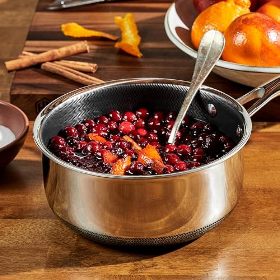 HexClad Hybrid Nonstick 2-Litre Saucepan with Tempered Glass Lid, Stay-Cool Handle, Dishwasher-Friendly, Oven-Safe Up to 480°C, Induction Ready, Compatible with All Cooktops