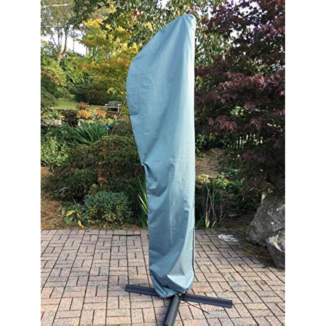 Kingsbridge Cantilever Parasol Cover, 600D Heavy Duty Fabric, Waterproof, Anti UV, fits up to 3M Parasols. Grey Outdoor Banana Overhanging Parasol Cover. Dimensions (Width x Height) 70cm x 260cm.