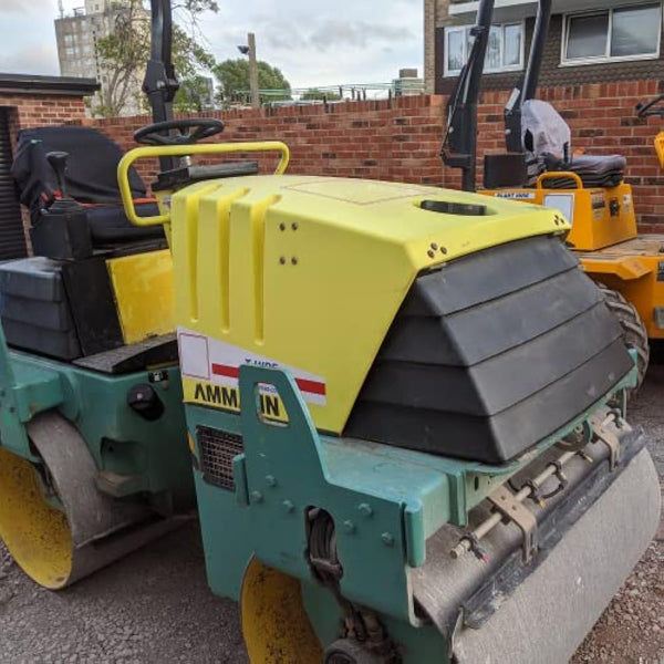 TOWN & COUNTRY COVERS | Universal Tractor Seat Cover, Plant Hire Seat Cover, Standard & Large Size, Heavy Duty, Fast & Easy To Fit, Waterproof, Armrest & Headrest Slots (Black, Standard)