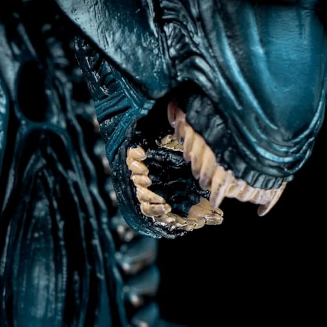 Diamond Select Toys Aliens: Alien Xenomorph Queen Vinyl Bust Bank