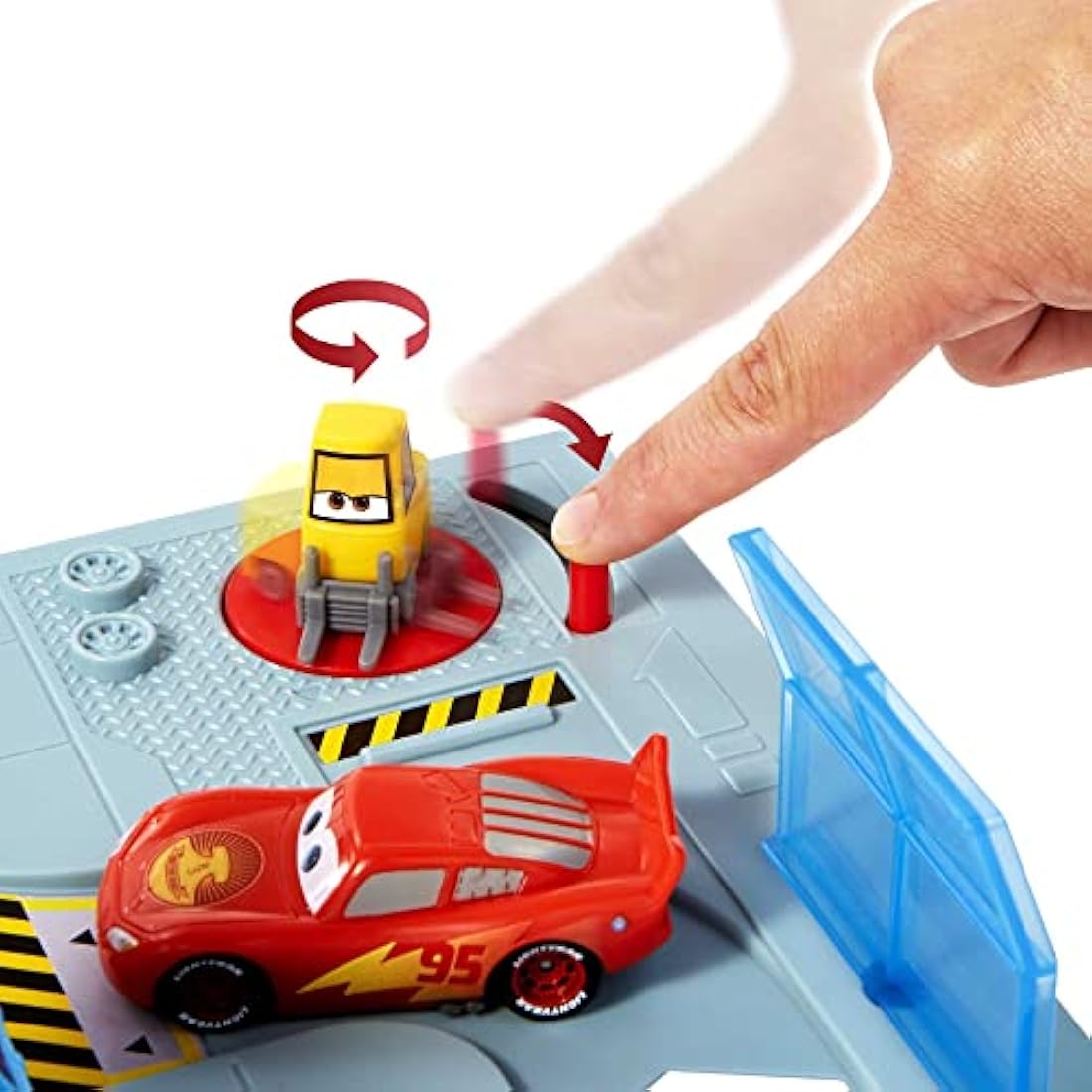 Disney and Pixar Cars On The Road Dinoco Rusteze Racing Center Playset with Lightning McQueen Toy Car, Launcher, Short Track and Spinning Pitty, Toy Gift for Kids, HGV69