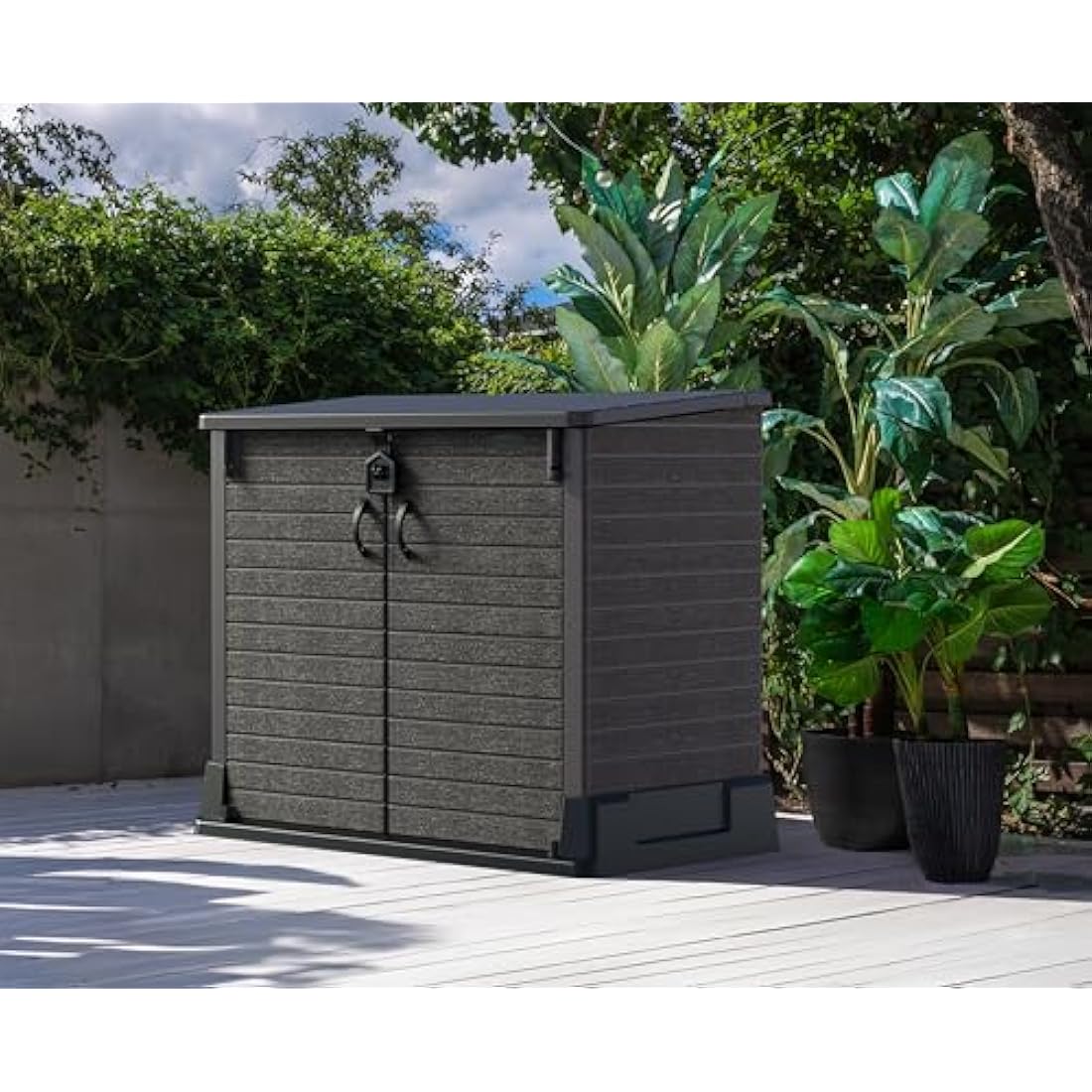 Duramax Cedargrain StoreAway 850L Plastic Garden Storage Shed - Outdoor Storage Shed, Wheelie bin box, Durable Construction, Ideal for Tools, BBQs & 2x 120L Garbage Bins, 130x74x110 cm, Dark Brown