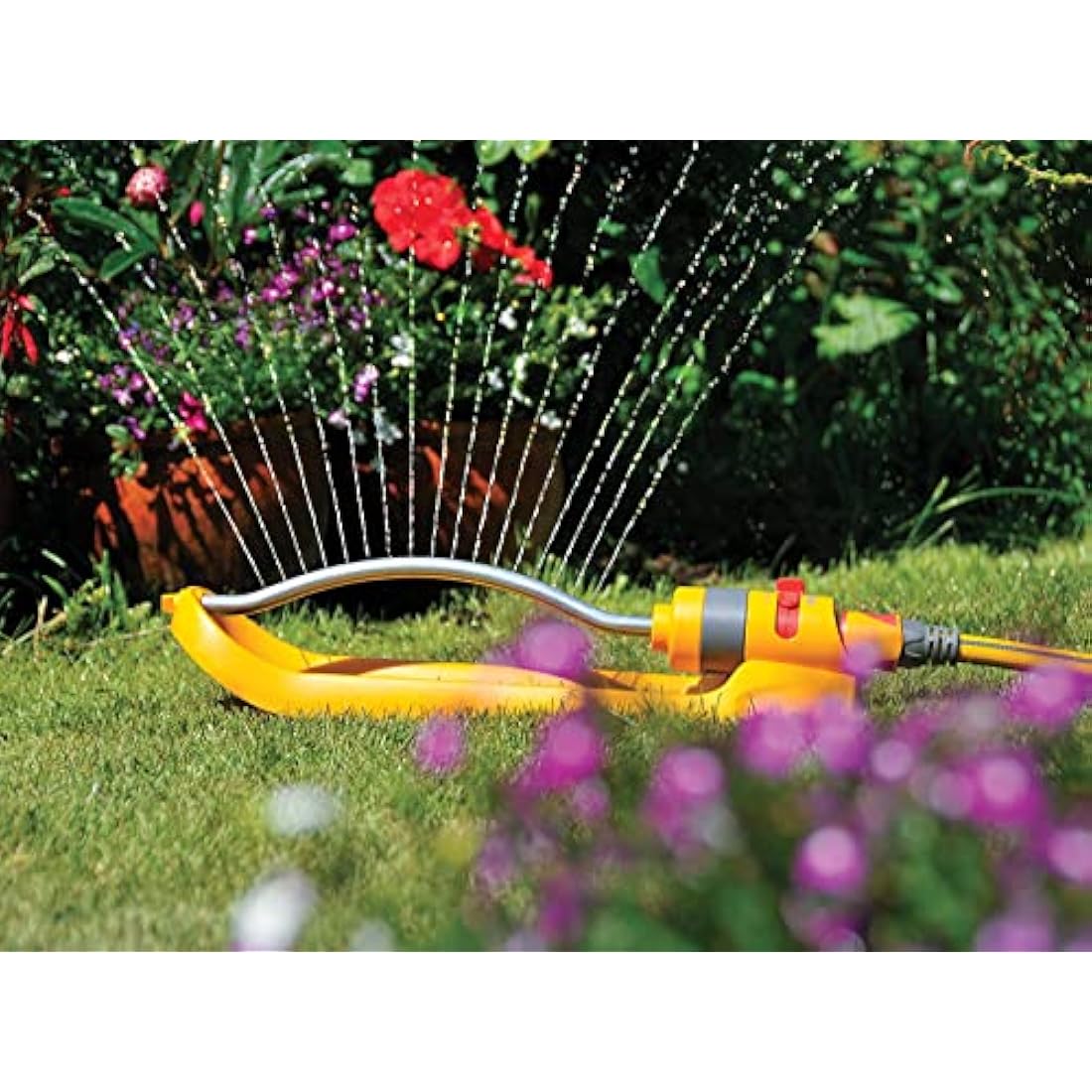 HOZELOCK - Rectangular Oscillating Sprinkler Plus 200 m² : Medium-area Tractor-mounted Spray Sprinkler, Ideal for Lawn and Established Plant, Adjustable Oscillation: 17 Jets Even Coverage [2974P0000]