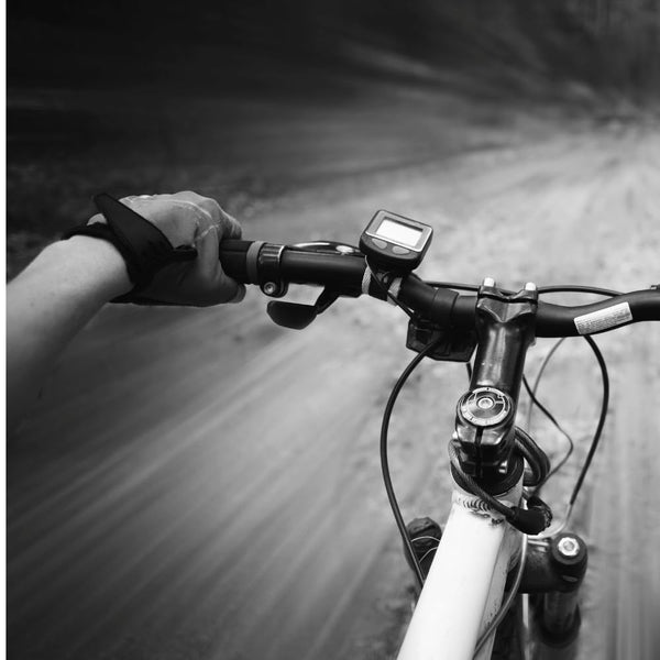 Clarks Universal Galvanised Gear Wire - Pack of 100 x 2275mm Steel Inner Gear Wire Kit and All Fittings for MTB, Hybrid & Road Bikes, Black