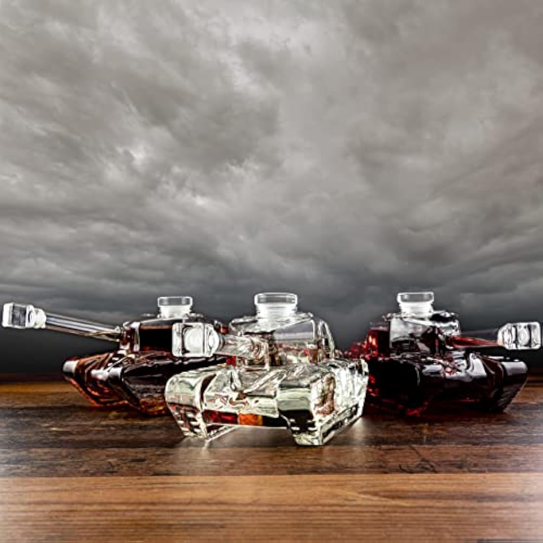 Froster Tank Decanter, Tank-Shaped Whisky Decanter, 1000ml Glass Carafe, Whiskey Gift for Men, Military Army Gift for Boyfriend, 30th, 40th Birthday Present