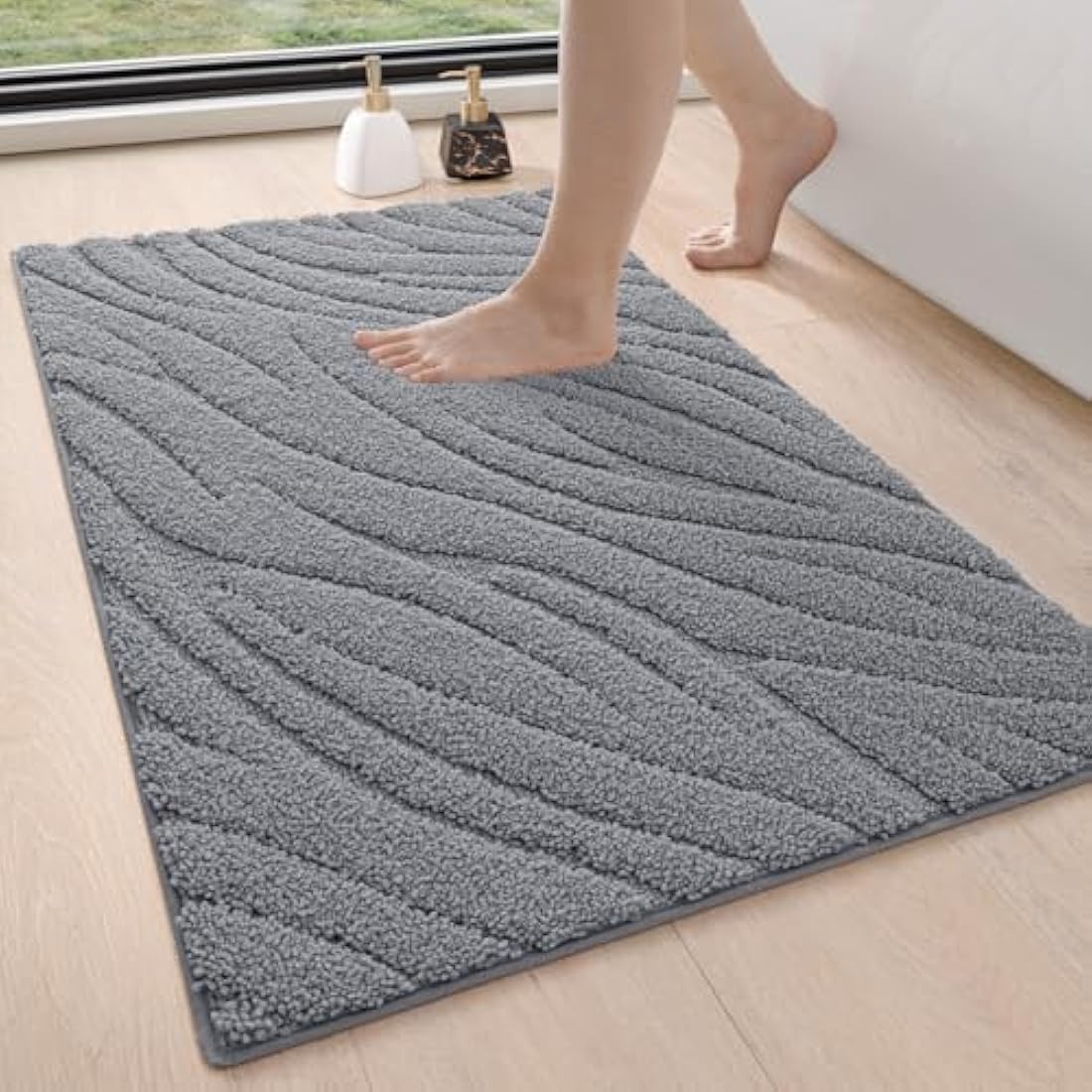 DEXI Absorbent Bath Mat 61 x 92 cm, Soft Bathroom Mats with Non Slip Backing, Machine Washable Microfiber Rug for Shower Floor, Grey