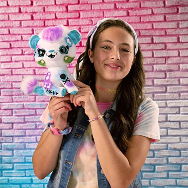 Airbrush Plush AIR 003 Wild Cat, Decorate-Wash-Repeat, 4 Colour Chalk Pens, Battery Powered Airbrush, 100+ Stencils. for Ages 6+, White , Small