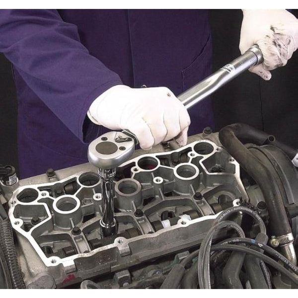 Draper 1/2" Square Drive Ratchet Torque Wrench | Micrometre Reversible Hand Tool | 30Nm-210Nm Mechanics Car Tools | Professional Blow Mould Storage Case | 30357