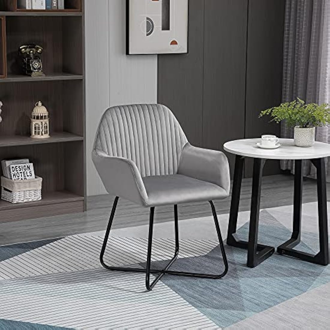 HOMCOM Modern Accent Chair, Velvet-Feel Fabric Upholstered Armchair with Metal Base for Living Room, Grey