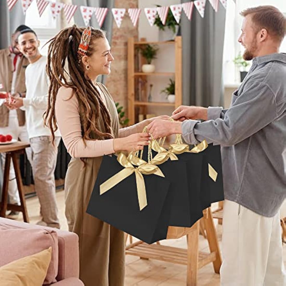 10pcs Gift Bag With Gold Ribbin Luxury Paper Party bag With Handles For Wedding Birthday Baby Shower Halloween Christams((32 * 25 * 10cm, Black)