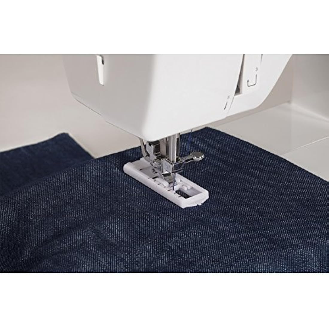 Singer 1408 Sewing Machine, White